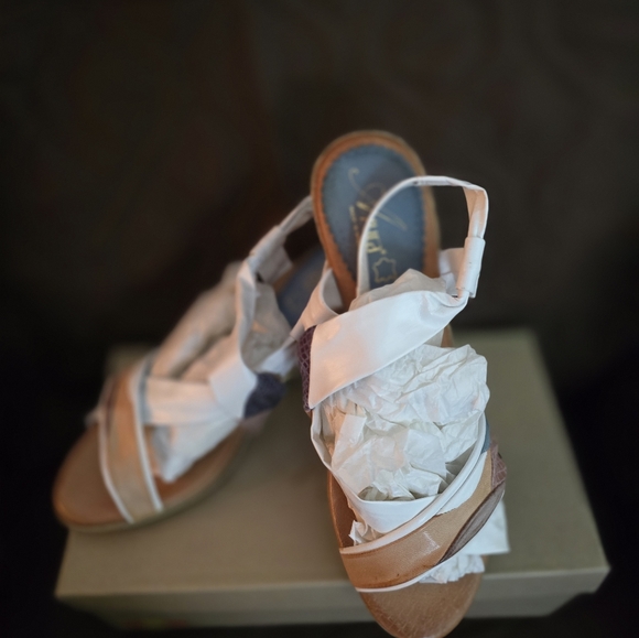 Brand New with Tag Azura Sandals - Picture 5 of 5